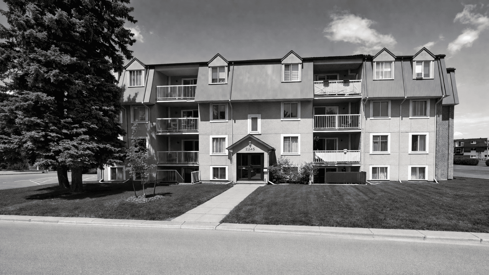 16 unités — Laval